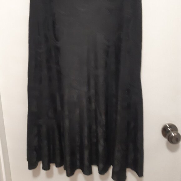 New Dressy midi black skirt with lining Size L - Picture 3 of 8